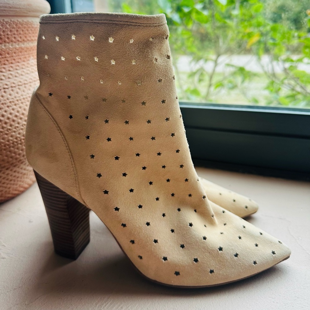See By Chloe Suede BeigeAnkle Star Cutout Booties Flirty Size 38.5/ US 8.5